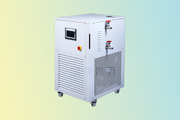 大型冷熱一體機在應用中的四種常見配套應用介紹